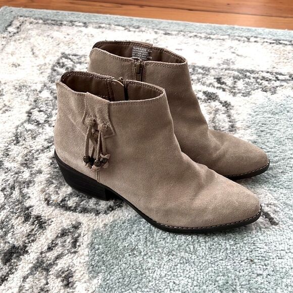 White Mountain 8.5 *Havana* Suede Leather Tassel Ankle Booties EUC - Picture 2 of 11
